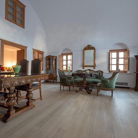 Casasantantonio 18Th Century Luxury Mansion Apartment Fira  Exterior photo