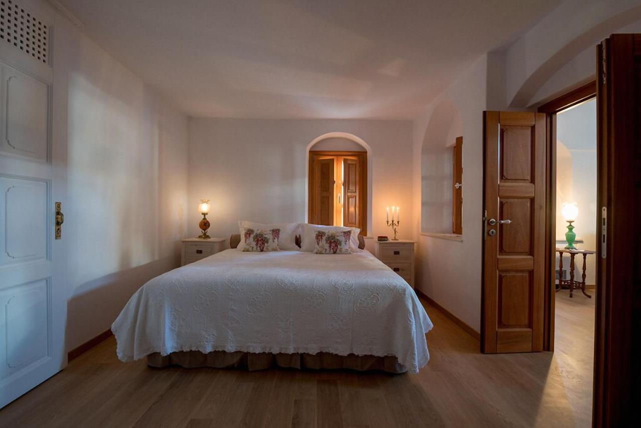 Casasantantonio 18Th Century Luxury Mansion Apartment Fira  Exterior photo